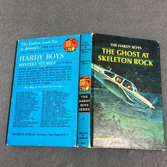 The Ghost at Skeleton Rock (1966): Vintage Hardy Boys Book Blue-Back #37 - Picture 3 of 10